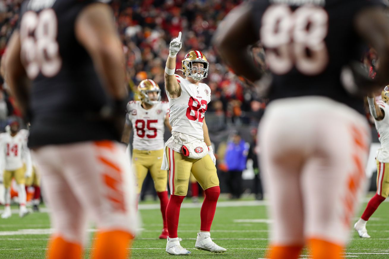 San Francisco 49ers tight end Ross Dwelley (82) reacts while looking at the scoreboard during the game against the San Francisco 49ers and the Cincinnati Bengals on December 12, 2021, at Paul Brown Stadium in Cincinnati, OH.